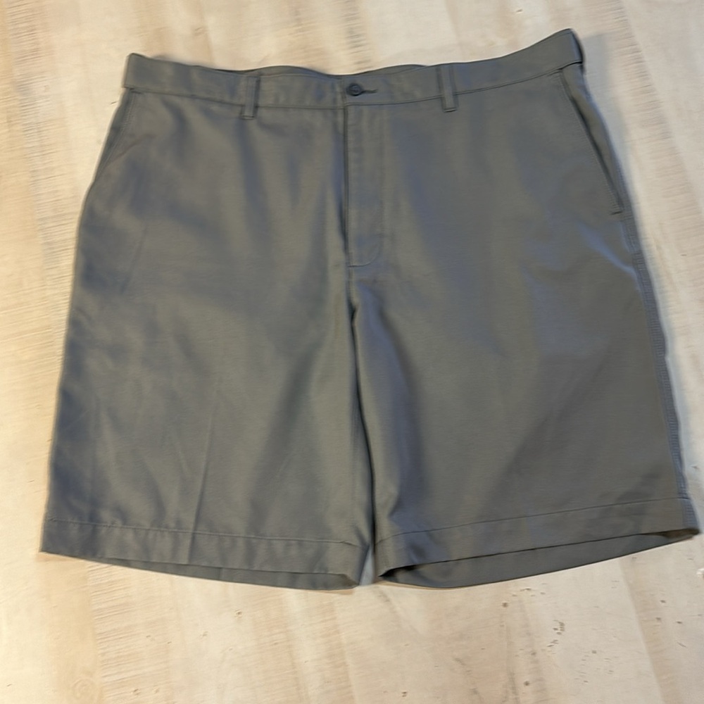PGA tour men’s golf short with five pockets no rips or stains. 100% polyester.
